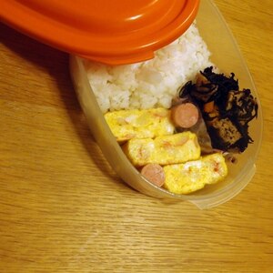 幼児食にも♪塩分控えめカニカマ卵焼き